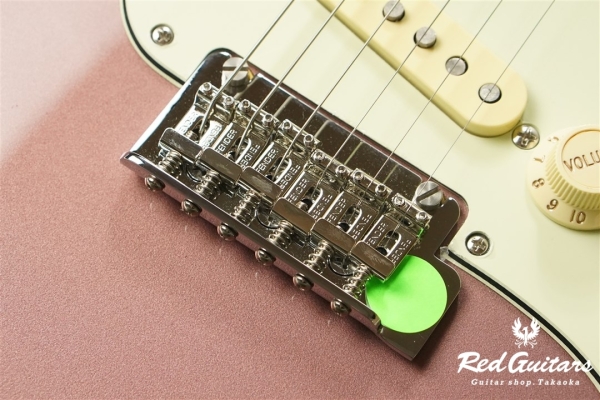 VINTERA ’60S STRATOCASTER MODIFIED - Burgundy Mist Metallic